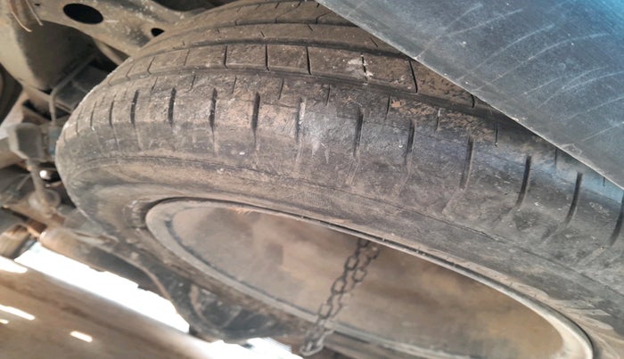 2015 Toyota Innova 2.5 GX 7 STR, Diesel, Manual, 56,554 km, tyre