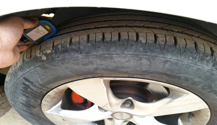 2015 Toyota Innova 2.5 GX 7 STR, Diesel, Manual, 56,554 km, tyre