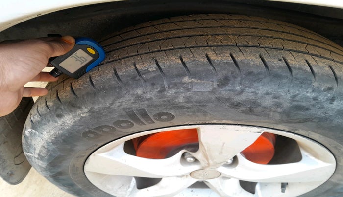 2015 Toyota Innova 2.5 GX 7 STR, Diesel, Manual, 56,554 km, tyre