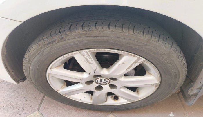 2011 Volkswagen Polo HIGHLINE1.2L, Petrol, Manual, 1,27,718 km, tyre