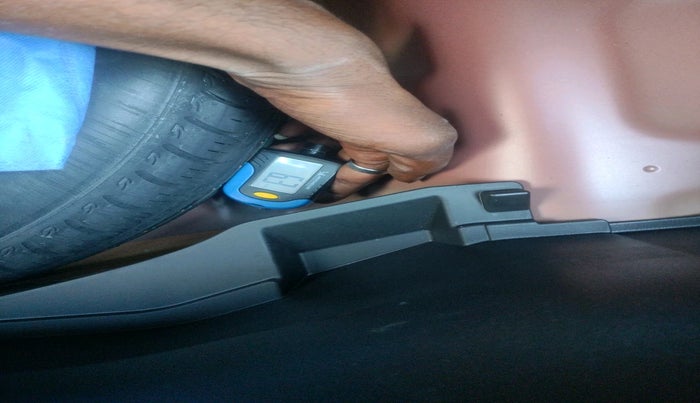 2025 Maruti Swift ZXi Plus Dual Tone AMT, Petrol, Automatic, 5,424 km, tyre