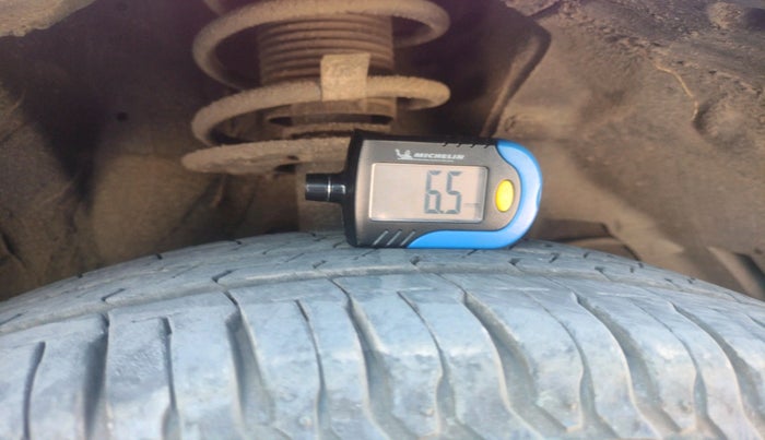 2025 Maruti Swift ZXi Plus Dual Tone AMT, Petrol, Automatic, 5,424 km, tyre