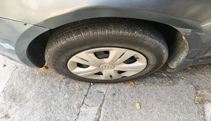 2011 Maruti Swift VXI, Petrol, Manual, 1,33,620 km, tyre