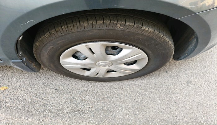 2011 Maruti Swift VXI, Petrol, Manual, 1,33,620 km, tyre