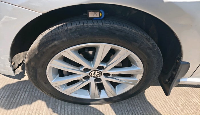 2014 Volkswagen Polo HIGHLINE1.2L, Petrol, Manual, 87,933 km, tyre