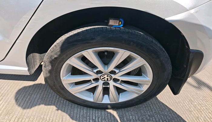 2014 Volkswagen Polo HIGHLINE1.2L, Petrol, Manual, 87,933 km, tyre