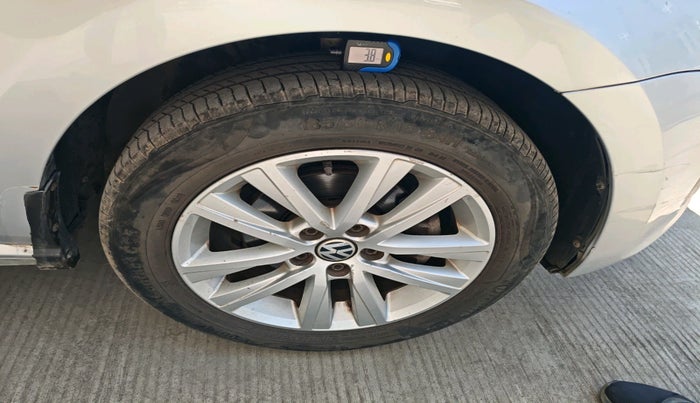 2014 Volkswagen Polo HIGHLINE1.2L, Petrol, Manual, 87,933 km, tyre