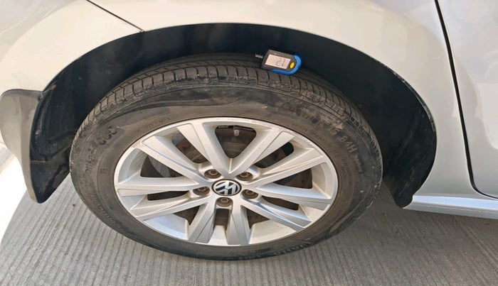 2014 Volkswagen Polo HIGHLINE1.2L, Petrol, Manual, 87,933 km, tyre