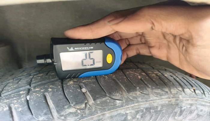 2017 Honda Amaze 1.2L I-VTEC S, Petrol, Manual, 1,19,096 km, tyre