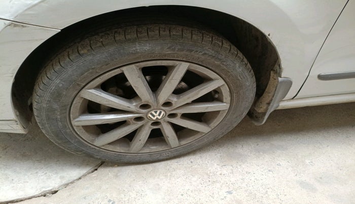 2018 Volkswagen Polo HIGHLINE PLUS 1.0 16 ALLOY, Petrol, Manual, 49,812 km, tyre