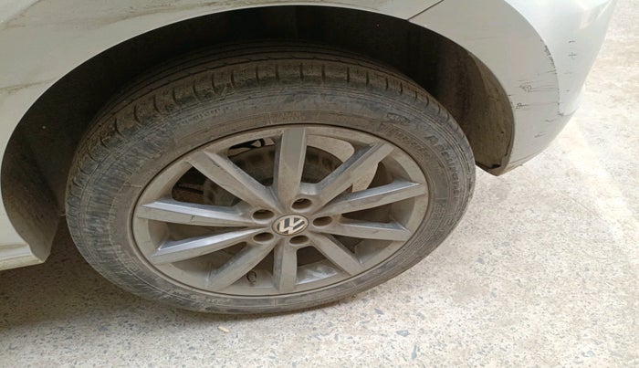 2018 Volkswagen Polo HIGHLINE PLUS 1.0 16 ALLOY, Petrol, Manual, 49,812 km, tyre