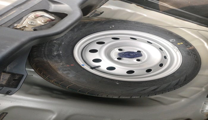 2022 Maruti Swift LXI, Petrol, Manual, 8,345 km, tyre