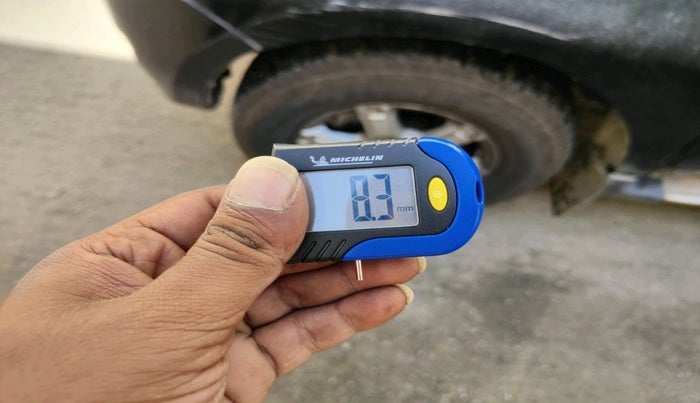 2010 Mahindra Xylo E8 BS III, Diesel, Manual, 1,93,848 km, tyre