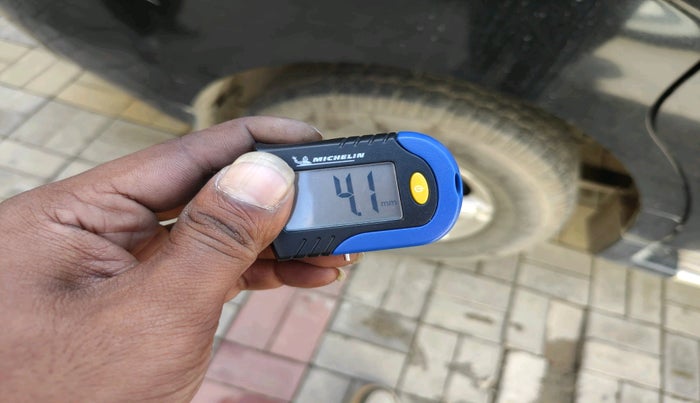 2010 Mahindra Xylo E8 BS III, Diesel, Manual, 1,93,848 km, tyre