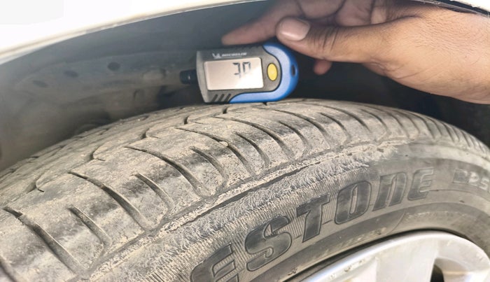 2015 Honda Mobilio 1.5L I-VTEC S, Petrol, Manual, 1,11,126 km, tyre