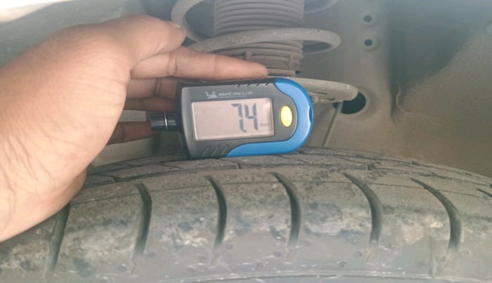 2017 Maruti Dzire VXI AMT, Petrol, Automatic, 81,084 km, tyre