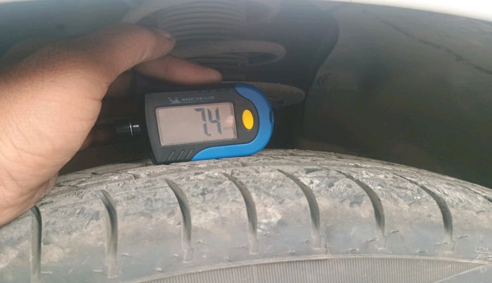 2017 Maruti Dzire VXI AMT, Petrol, Automatic, 81,084 km, tyre