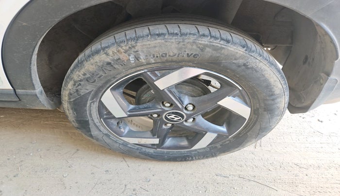 2021 Hyundai VENUE SX 1.5 CRDI, Diesel, Manual, 52,434 km, tyre