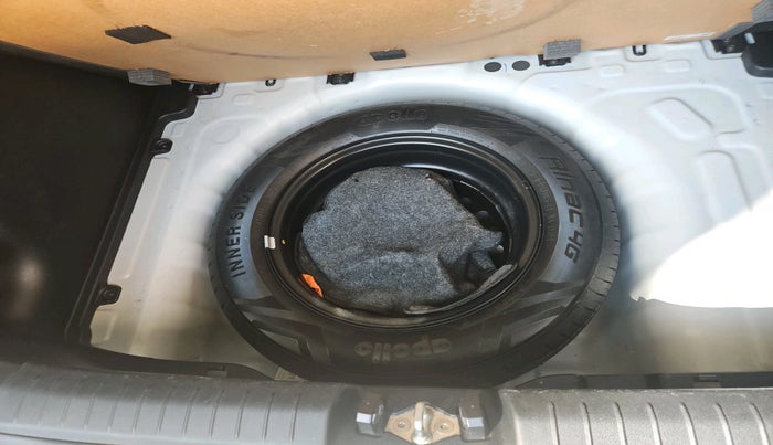 2021 Hyundai VENUE SX 1.5 CRDI, Diesel, Manual, 52,434 km, tyre