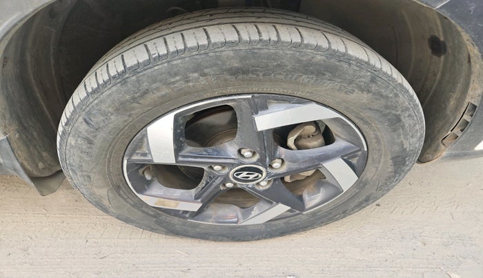 2021 Hyundai VENUE SX 1.5 CRDI, Diesel, Manual, 52,434 km, tyre