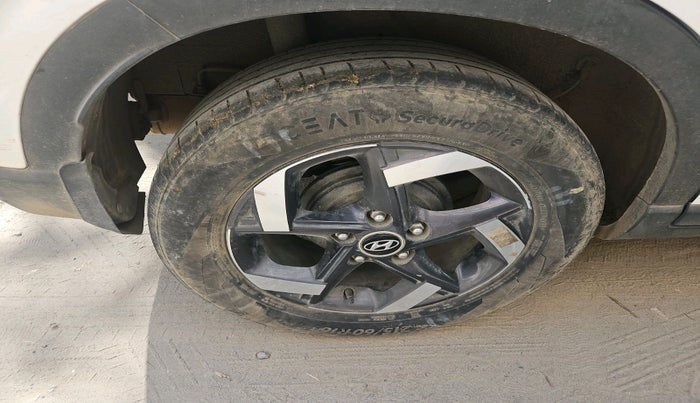 2021 Hyundai VENUE SX 1.5 CRDI, Diesel, Manual, 52,434 km, tyre