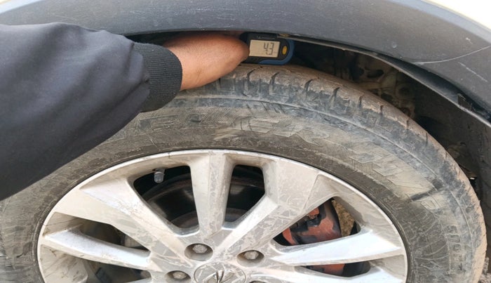 2019 Mahindra XUV300 W8 1.2 PETROL, Petrol, Manual, 1,32,140 km, tyre