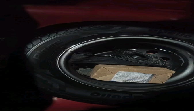 2018 Hyundai Eon ERA +, Petrol, Manual, 56,192 km, tyre