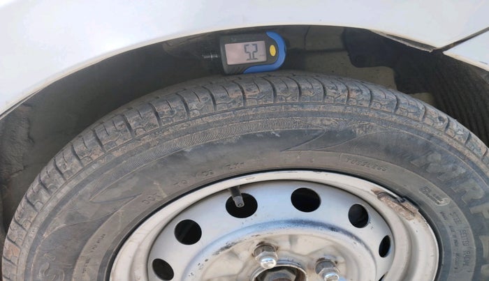 2014 Hyundai Eon ERA +, Petrol, Manual, 75,441 km, tyre