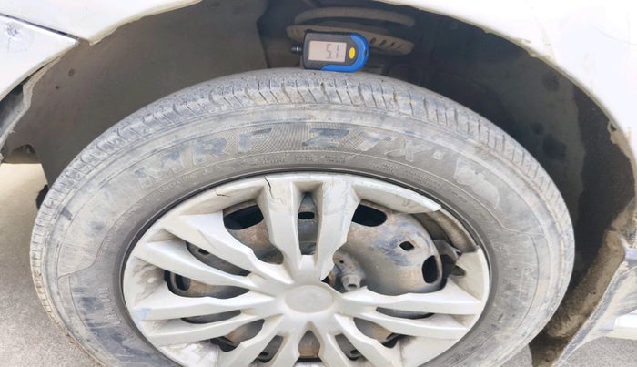 2011 Volkswagen Polo COMFORTLINE 1.2L, Diesel, Manual, 1,41,536 km, tyre