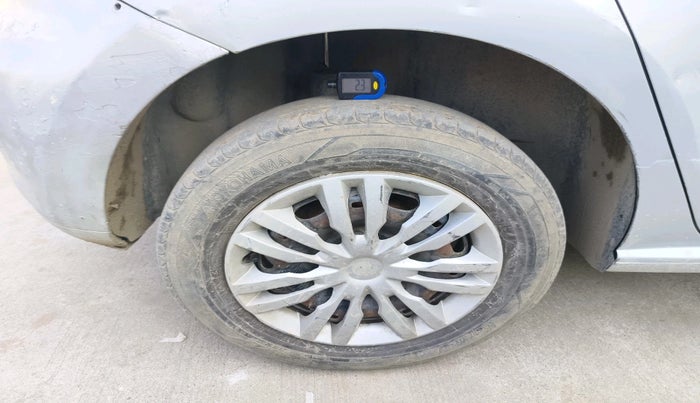 2011 Volkswagen Polo COMFORTLINE 1.2L, Diesel, Manual, 1,41,536 km, tyre