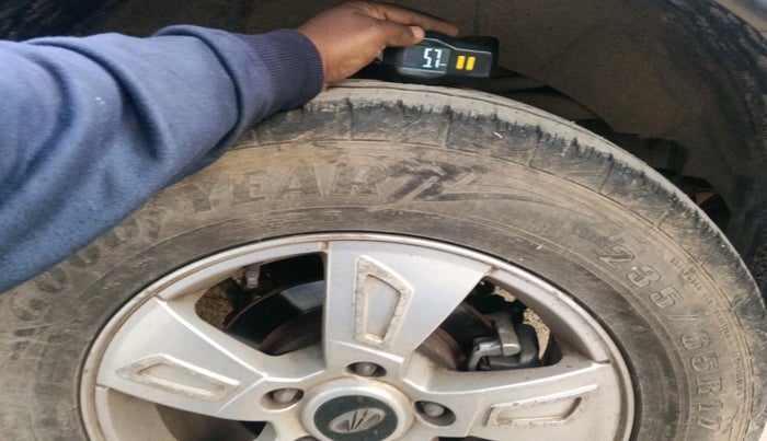 2014 Mahindra XUV500 W8, Diesel, Manual, 70,537 km, tyre