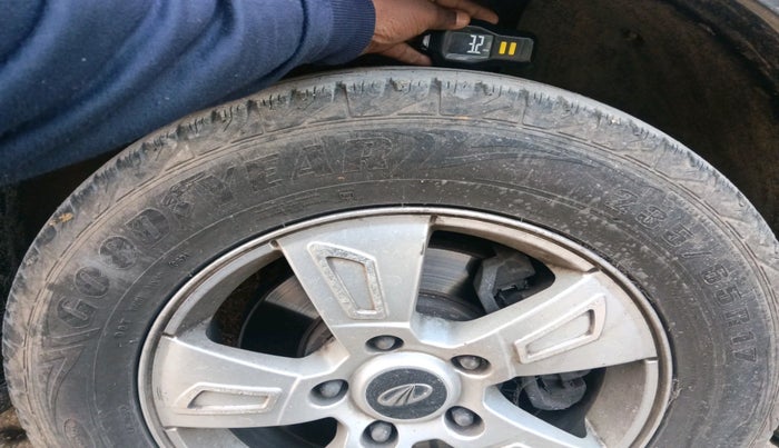 2014 Mahindra XUV500 W8, Diesel, Manual, 70,537 km, tyre