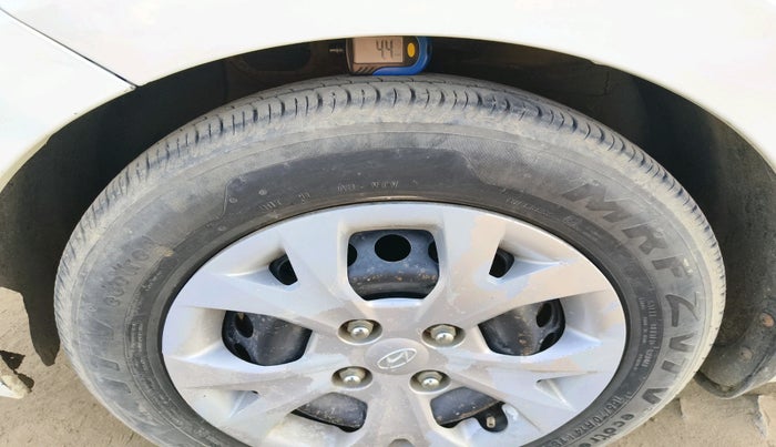 2016 Hyundai Grand i10 SPORTZ 1.2 KAPPA VTVT, Petrol, Manual, 1,92,449 km, tyre