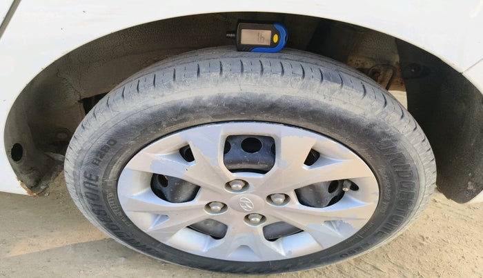 2016 Hyundai Grand i10 SPORTZ 1.2 KAPPA VTVT, Petrol, Manual, 1,92,449 km, tyre