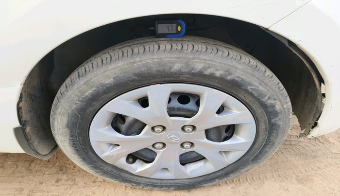 2016 Hyundai Grand i10 SPORTZ 1.2 KAPPA VTVT, Petrol, Manual, 1,92,449 km, tyre