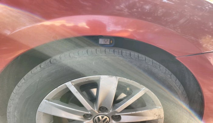 2014 Volkswagen Polo HIGHLINE1.5L, Diesel, Manual, 1,20,073 km, tyre