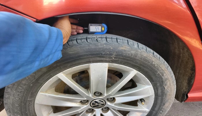 2014 Volkswagen Polo HIGHLINE1.5L, Diesel, Manual, 1,20,073 km, tyre