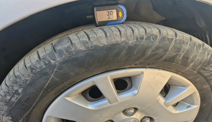 2013 Hyundai i20 MAGNA 1.2, Petrol, Manual, 62,694 km, tyre