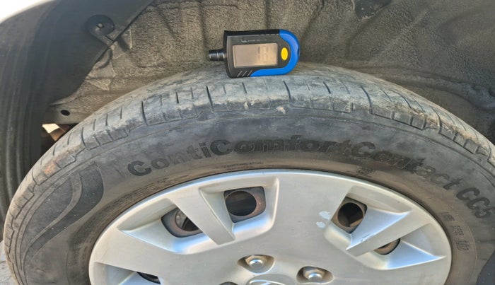 2013 Hyundai i20 MAGNA 1.2, Petrol, Manual, 62,694 km, tyre