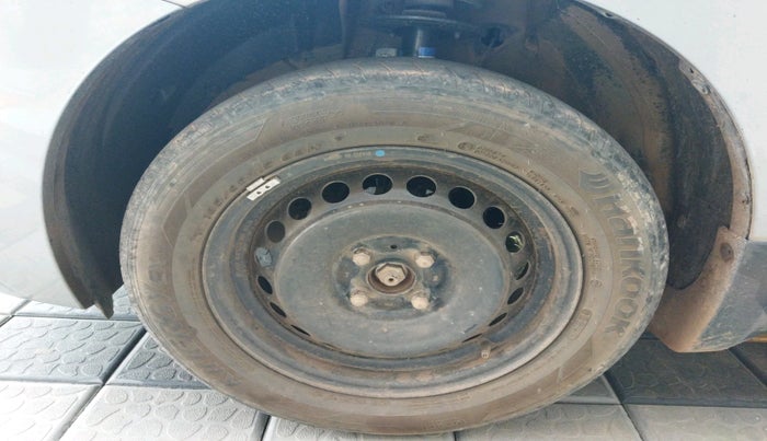 2017 Maruti Baleno DELTA PETROL 1.2, Petrol, Manual, 1,06,147 km, tyre