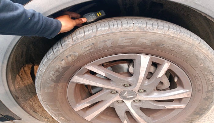 2024 Mahindra XUV700 AX 5 P MT 7 STR, Petrol, Manual, 13,398 km, tyre