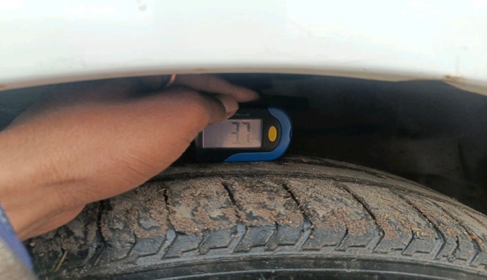 2016 Maruti Ertiga VXI CNG, Petrol, Manual, 1,75,340 km, tyre