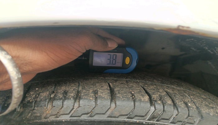 2016 Maruti Ertiga VXI CNG, Petrol, Manual, 1,75,340 km, tyre