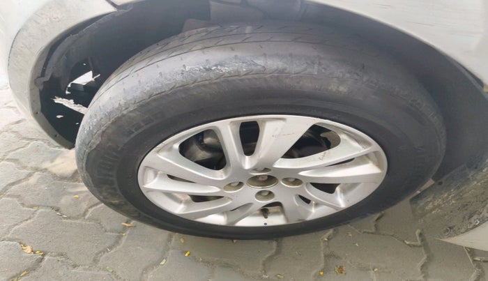 2013 Maruti Swift ZXI, Petrol, Manual, 67,337 km, tyre