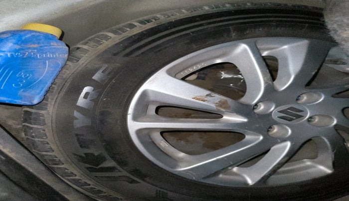 2013 Maruti Swift ZXI, Petrol, Manual, 67,337 km, tyre