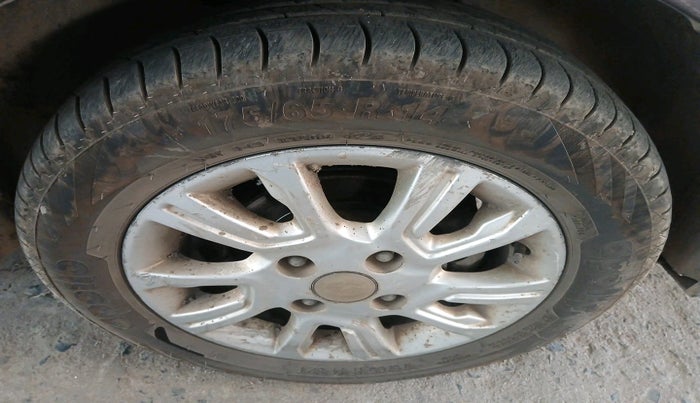 2017 Tata Tiago XZ PETROL, Petrol, Manual, 1,40,655 km, tyre