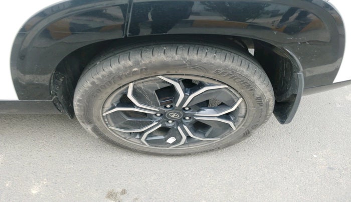 2024 Tata Curvv Accomplished Plus A 1.2 Hyperion GDI Petrol 6MT, Petrol, Manual, 28,432 km, tyre