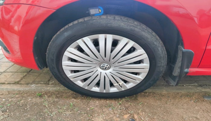 2018 Volkswagen Polo COMFORTLINE 1.0L MPI, Petrol, Manual, 37,084 km, tyre