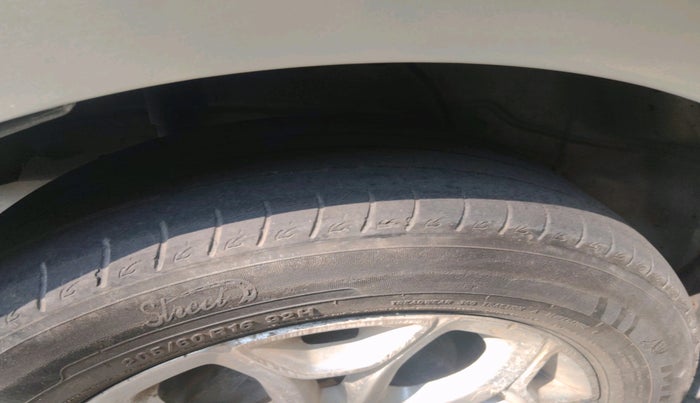 2013 Ford Ecosport TITANIUM 1.5L DIESEL (OPT), Diesel, Manual, 1,77,944 km, tyre