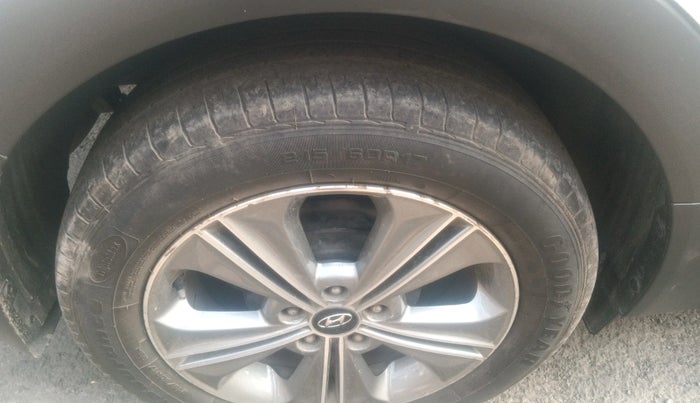 2017 Hyundai Creta SX PLUS AT 1.6 DIESEL, Diesel, Automatic, 1,48,124 km, tyre